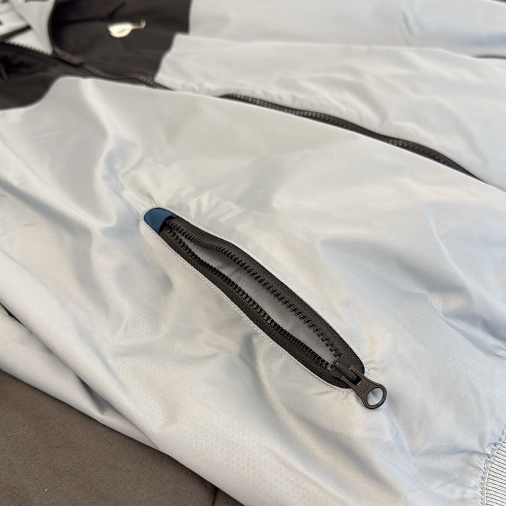 Nike Windrunner Jacket - image 4